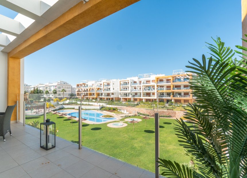 Återförsäljning - Lägenhet Penthouse -
Orihuela Costa - Villamartín