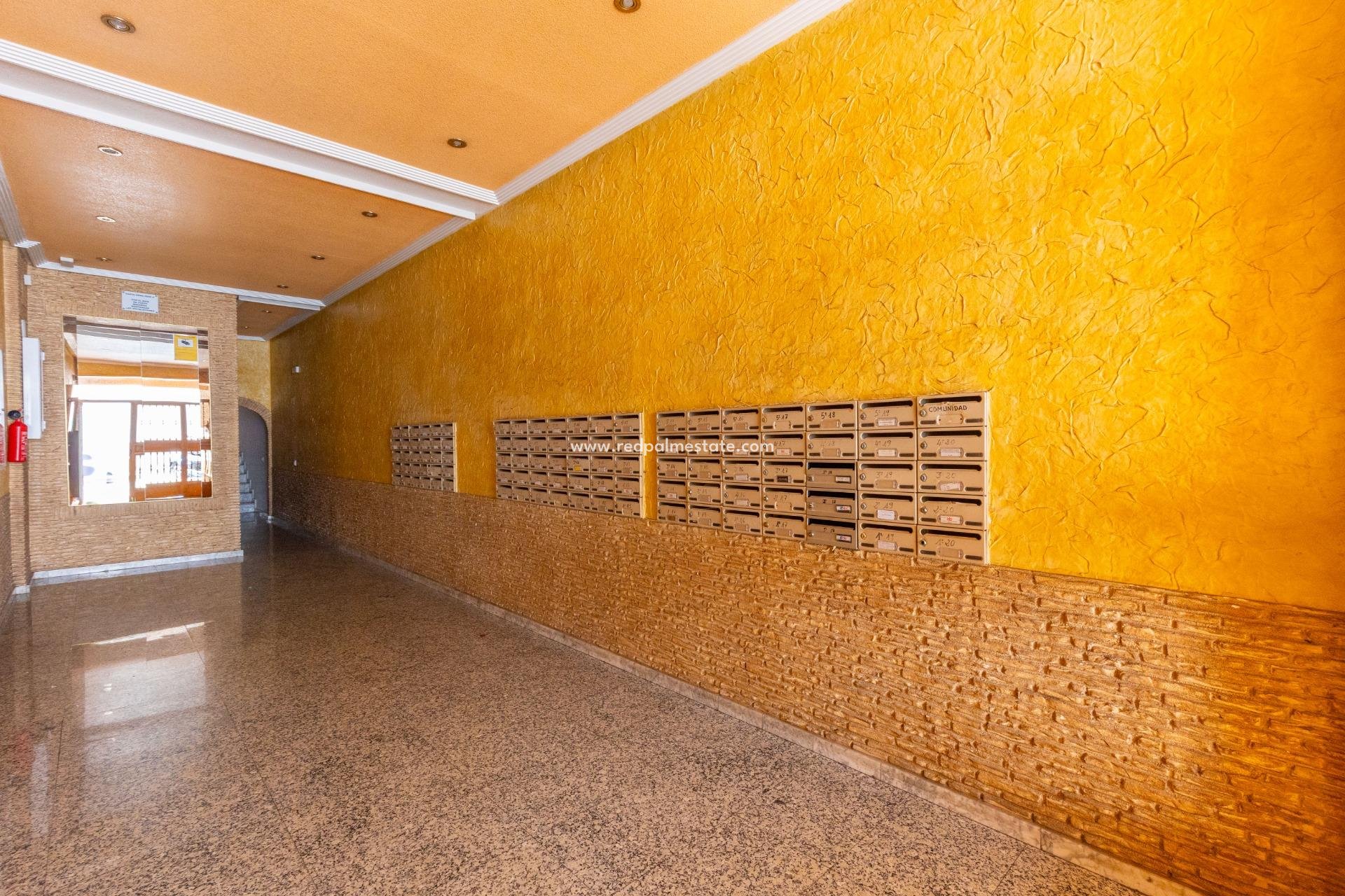 Återförsäljning - Lägenhet -
Torrevieja - Centro Torrevieja