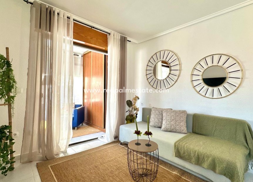 Återförsäljning - Lägenhet -
Torrevieja - La Siesta - El Salado -  Torreta