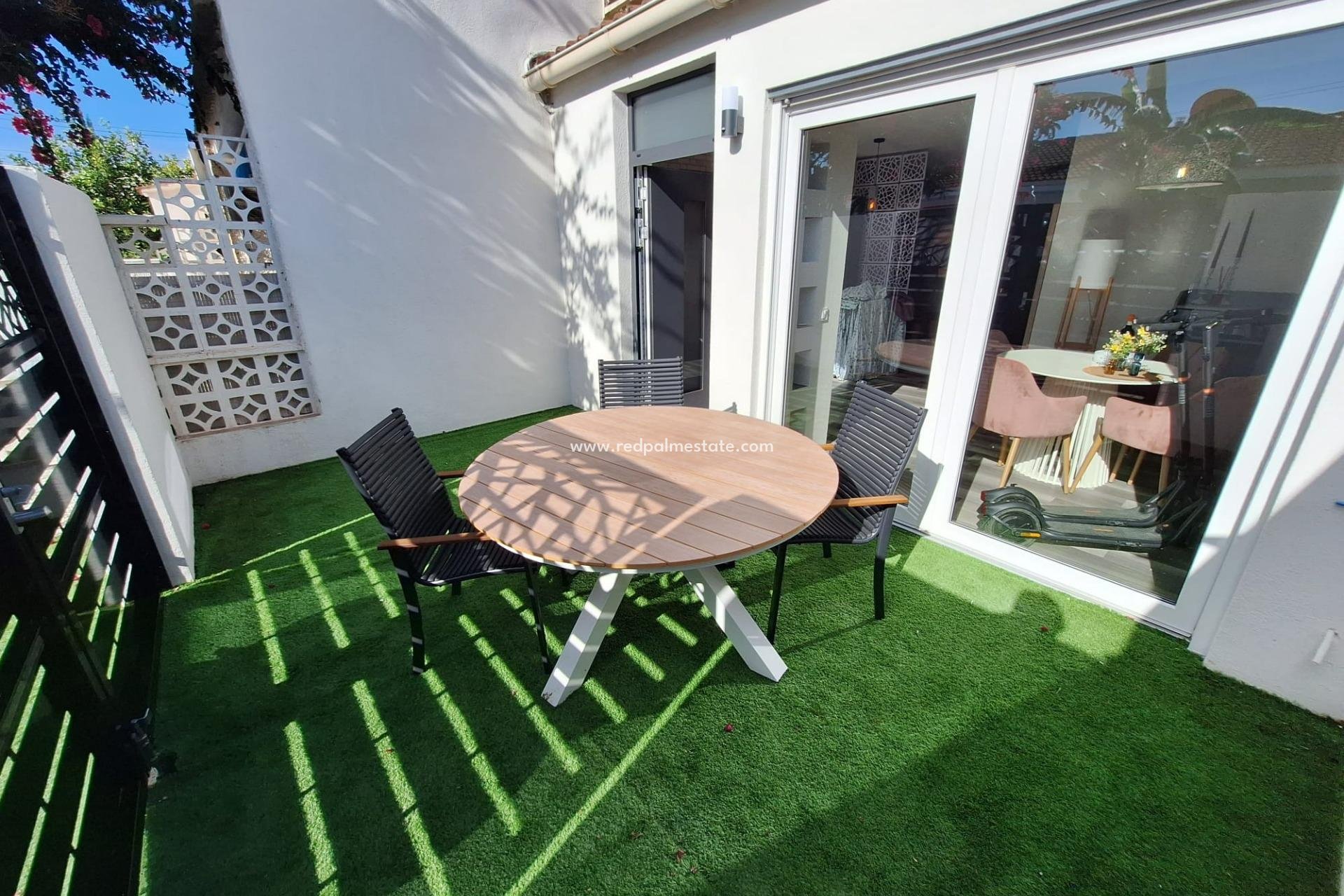 Återförsäljning - Lägenhet -
Torrevieja - La Siesta - El Salado - Torreta
