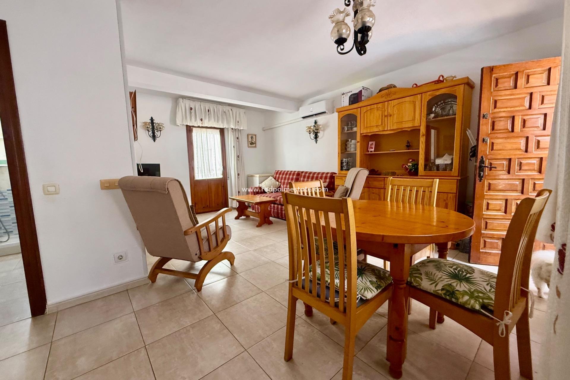 Återförsäljning - Lägenhet -
Torrevieja - Los Europeos