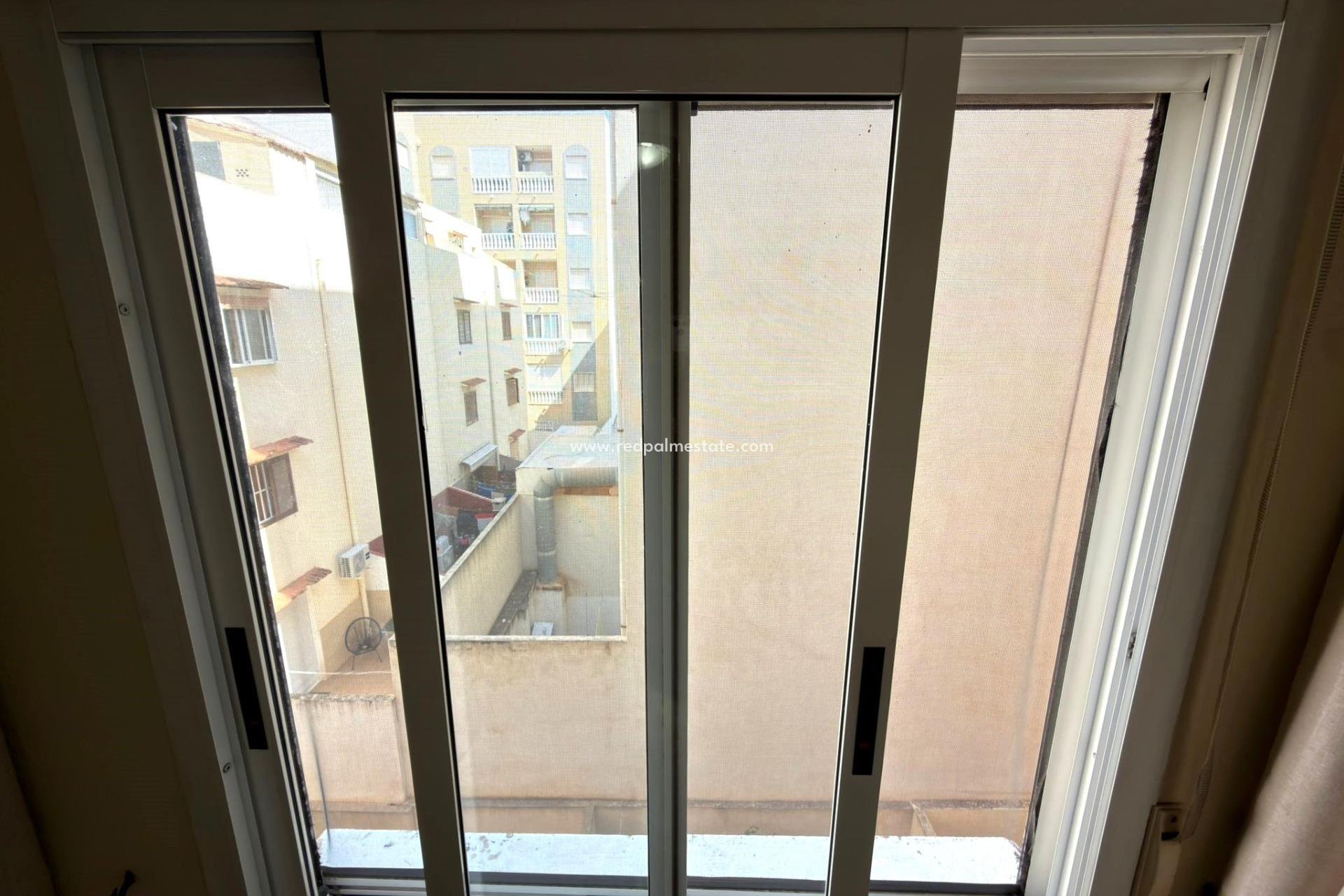 Återförsäljning - Lägenhet -
Torrevieja - Playa de los Locos