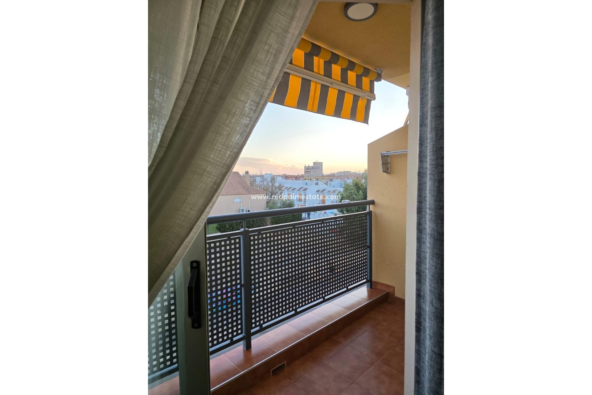 Återförsäljning - Lägenhet -
Torrevieja - Playa del Cura