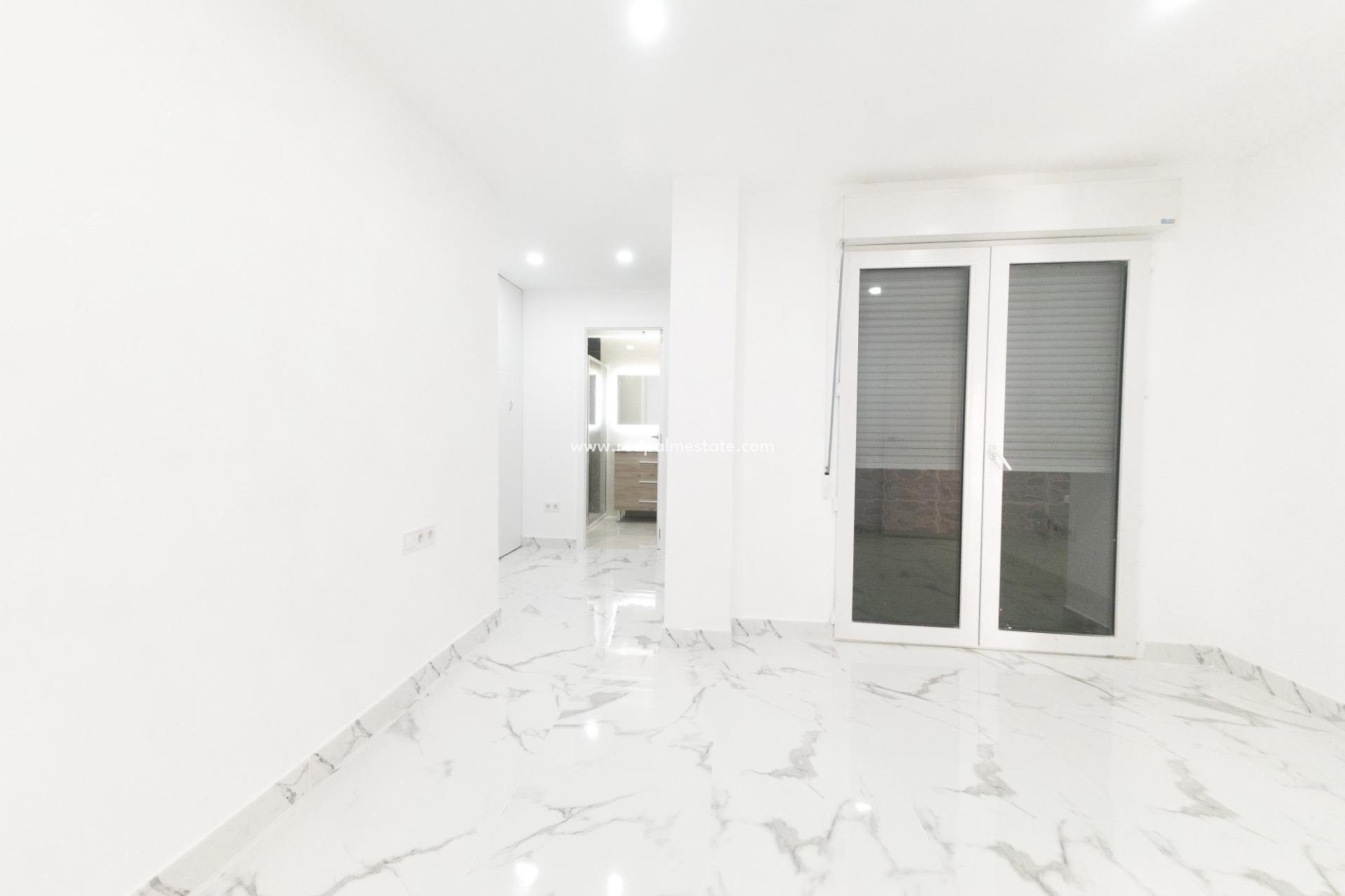 Återförsäljning - Lägenheter -
Torrevieja - El Acequión - Los Náufragos