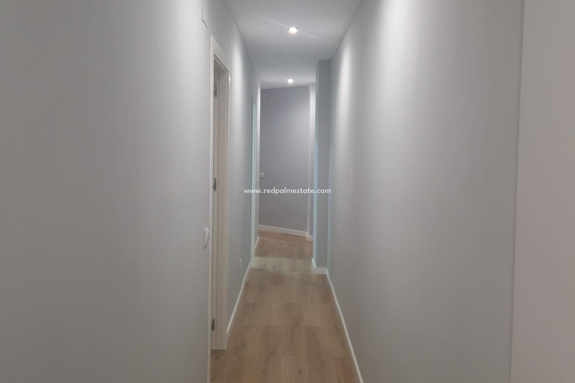 Återförsäljning - Lägenheter -
Torrevieja - La Mata