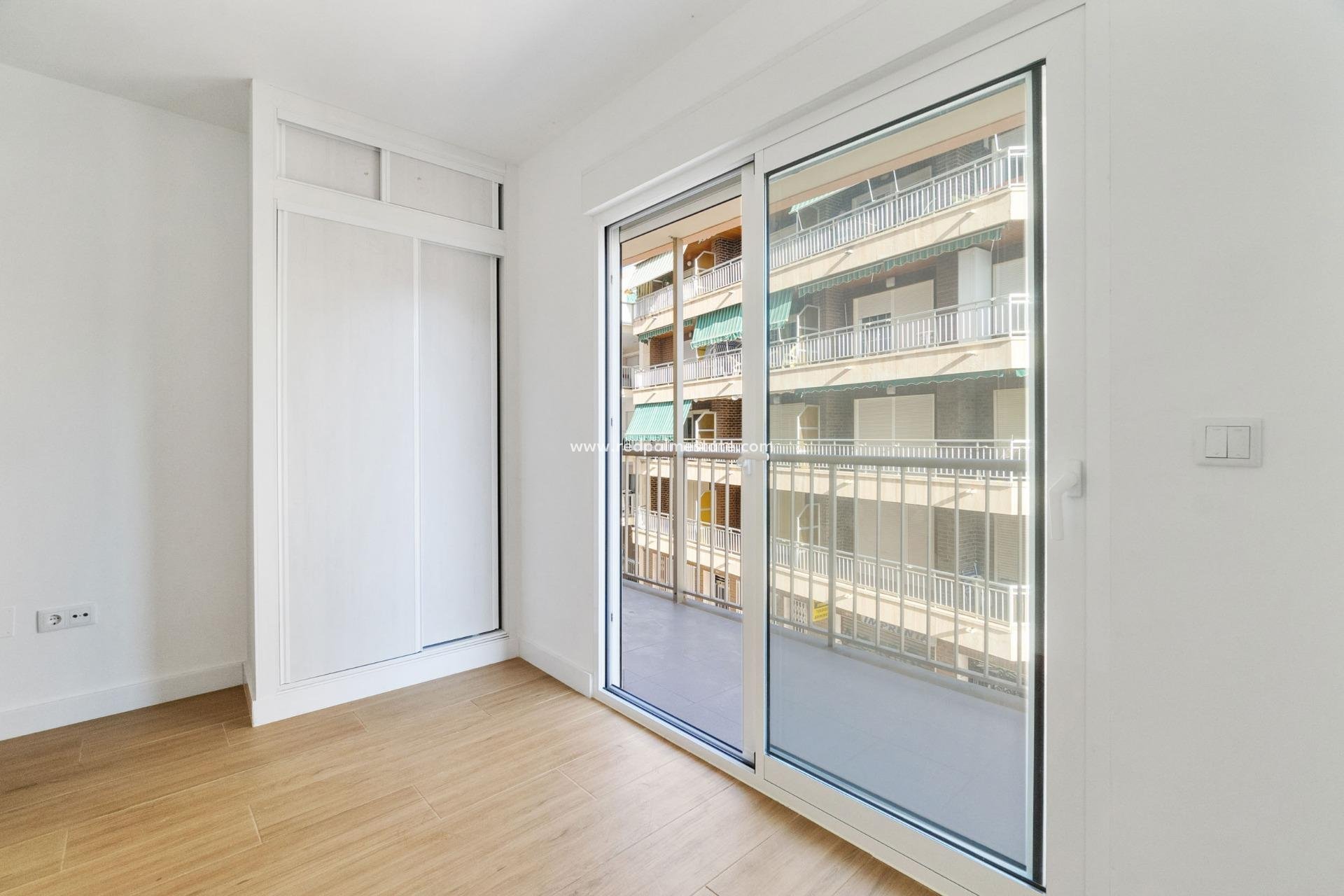 Återförsäljning - Lägenheter -
Torrevieja - Playa del Cura