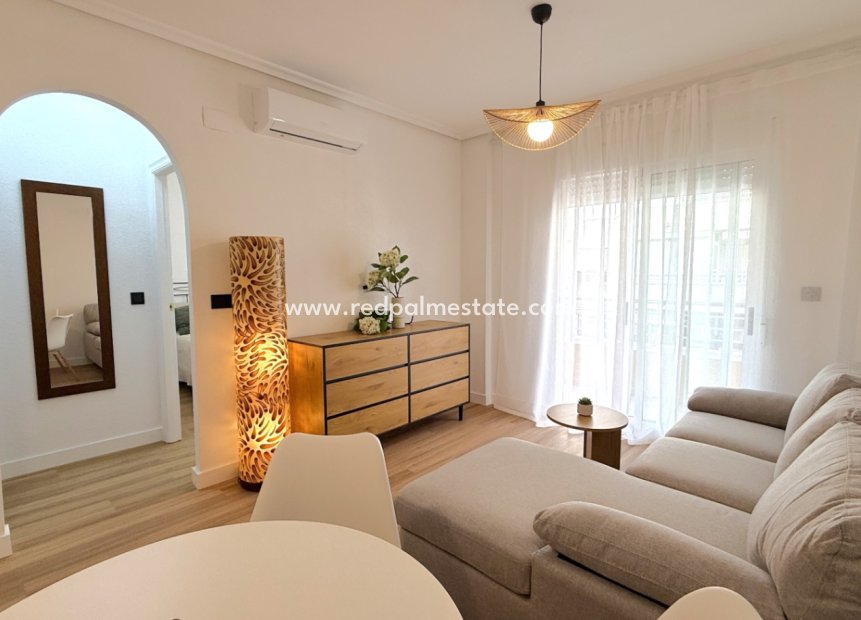 Återförsäljning - Lägenheter -
Torrevieja