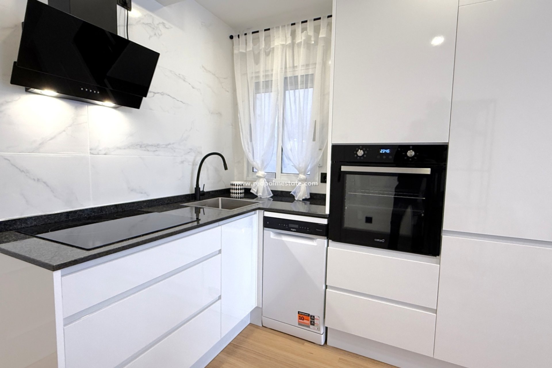 Återförsäljning - Lägenheter -
Torrevieja