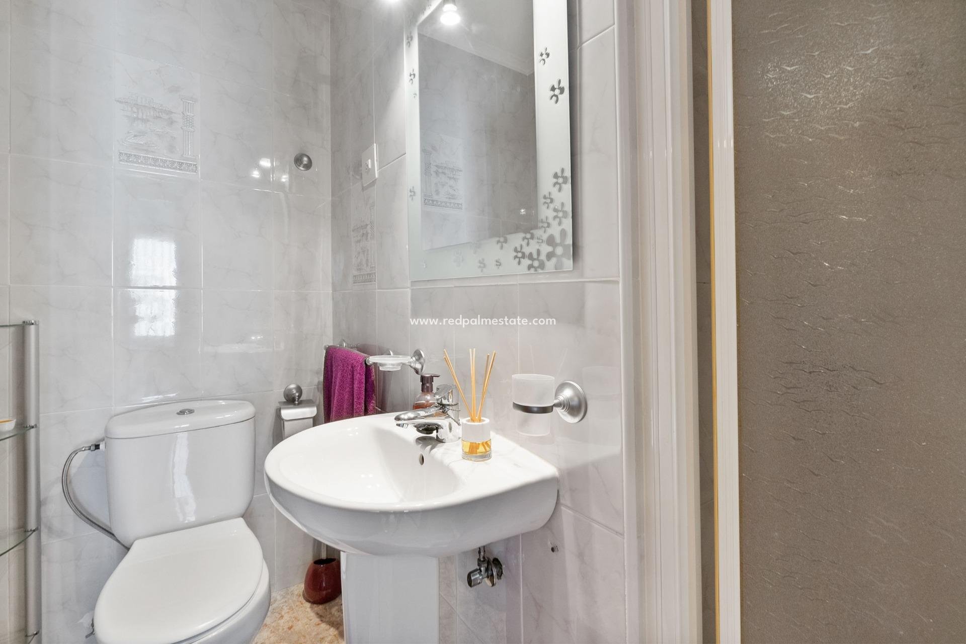 Återförsäljning - Lägenheter -
Torrevieja