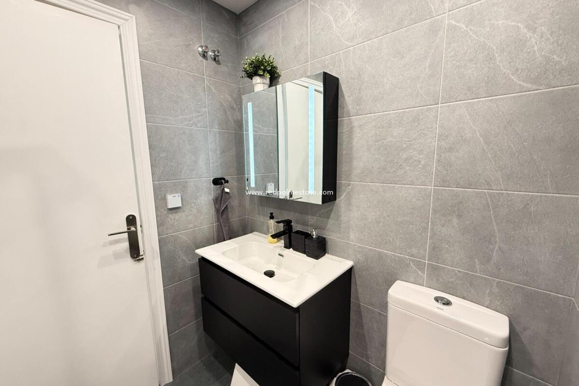 Återförsäljning - Lägenheter -
Torrevieja