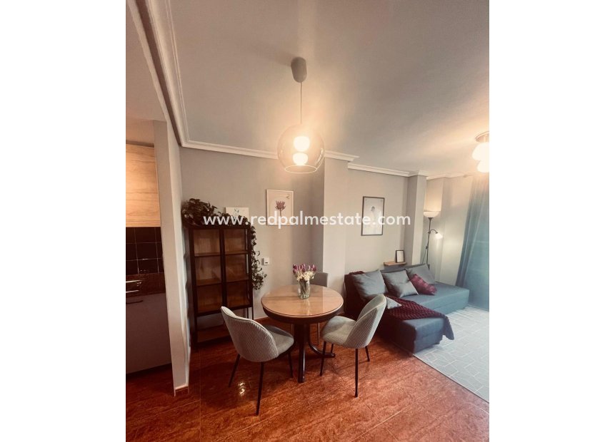 Återförsäljning - Lägenheter -
Torrevieja