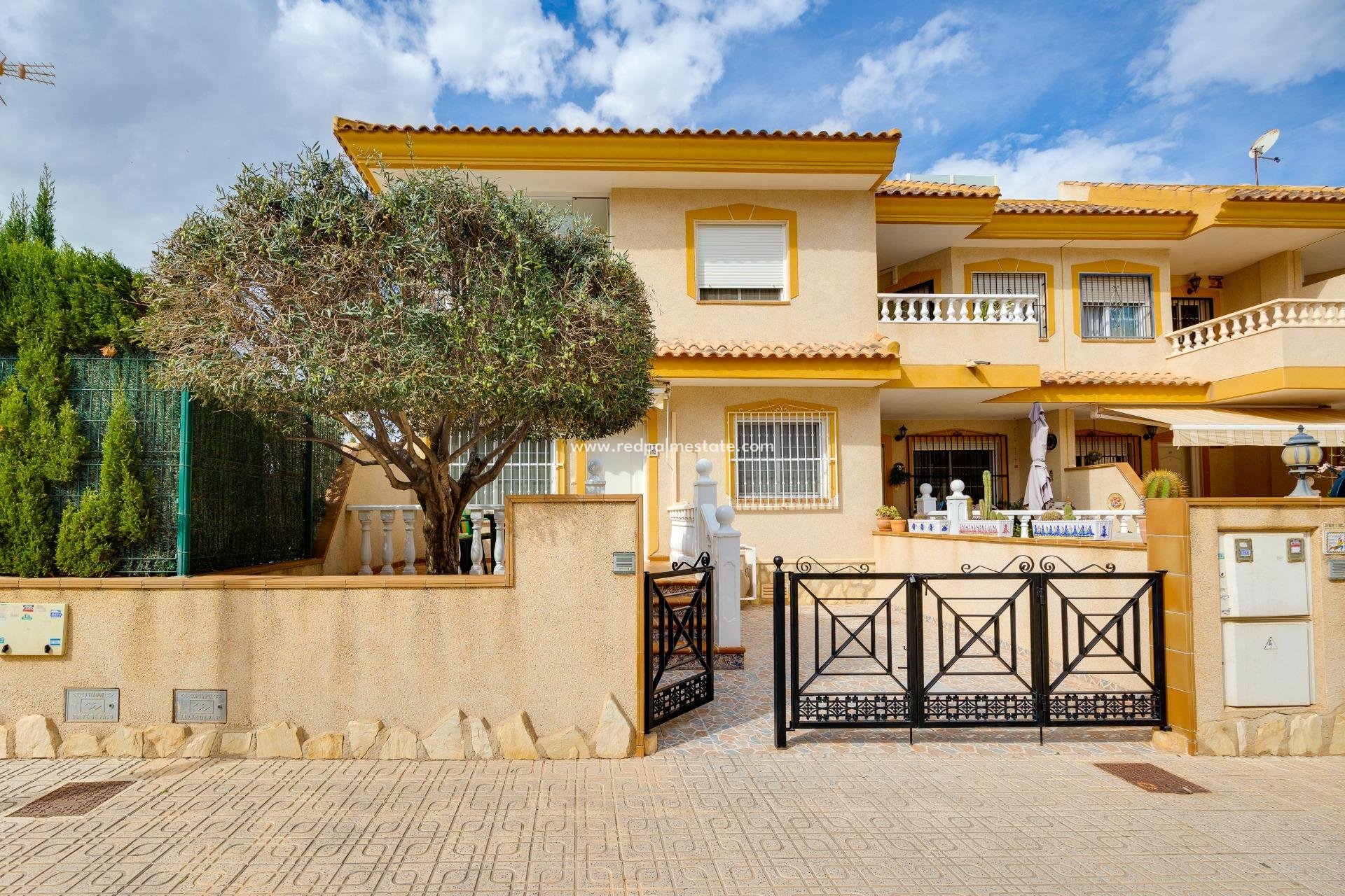 Återförsäljning - Parhus -
Orihuela Costa - Villamartín