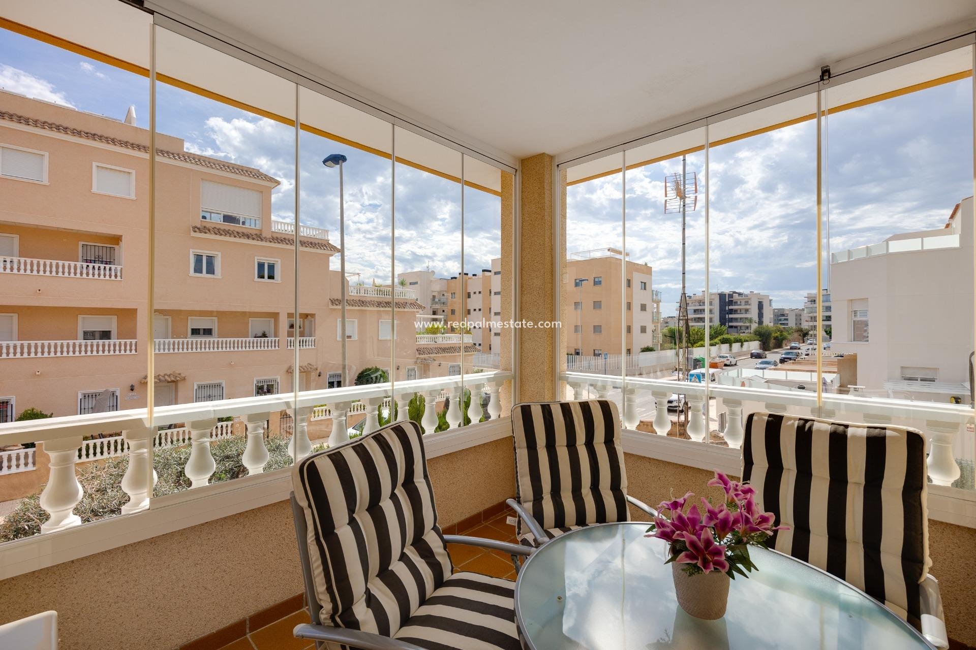 Återförsäljning - Parhus -
Orihuela Costa - Villamartín