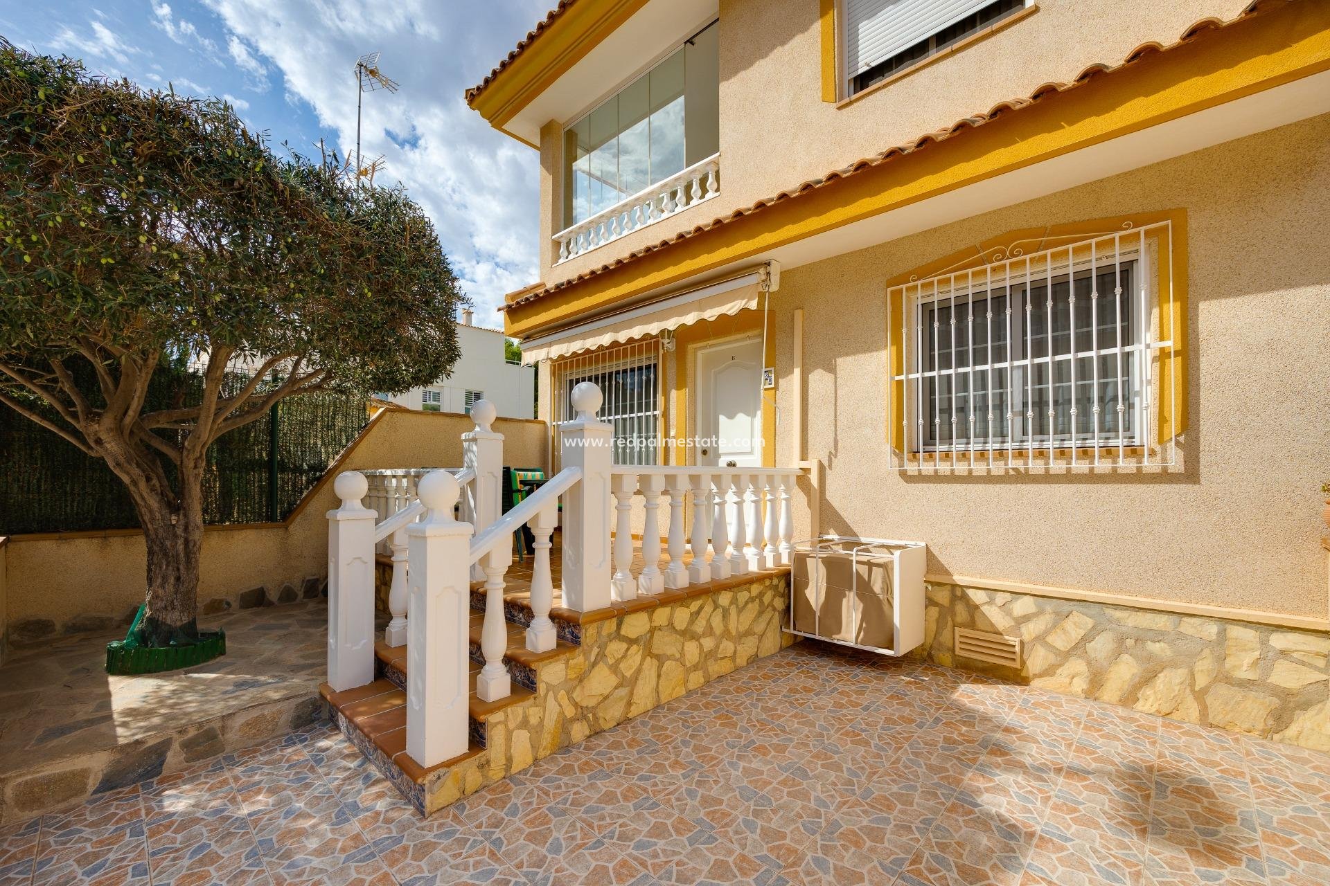 Återförsäljning - Parhus -
Orihuela Costa - Villamartín