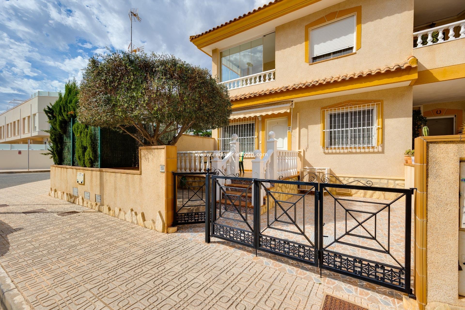 Återförsäljning - Parhus -
Orihuela Costa - Villamartín