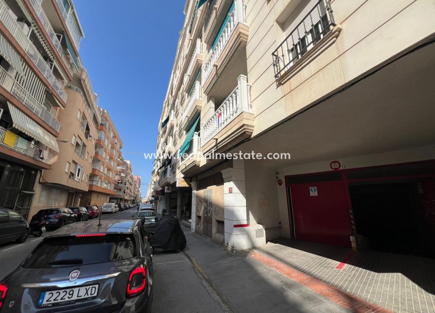 Återförsäljning - Parkering -
Torrevieja - Centro Torrevieja