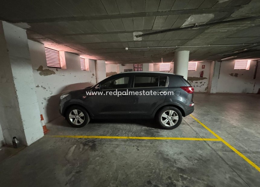 Återförsäljning - Parkering -
Torrevieja - Centro Torrevieja