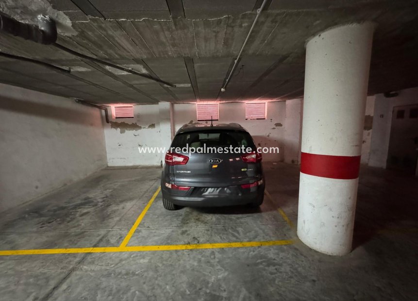 Återförsäljning - Parkering -
Torrevieja - Centro Torrevieja