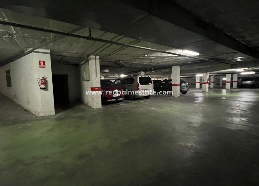 Återförsäljning - Parkering -
Torrevieja - Centro