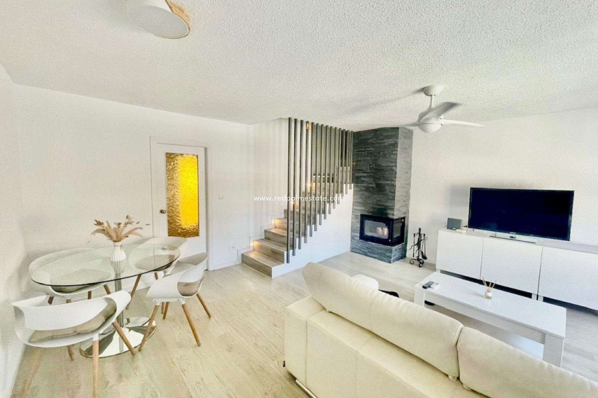 Återförsäljning - Radhus -
Aquilas