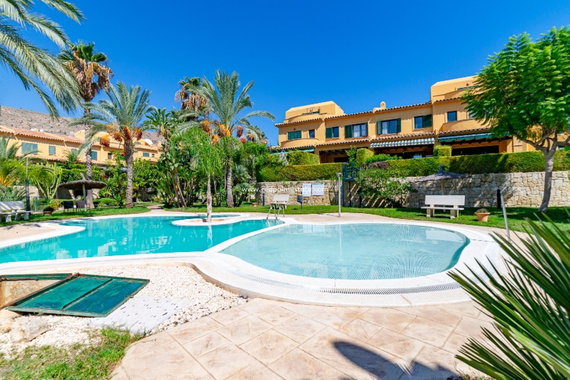 Återförsäljning - Radhus -
Finestrat