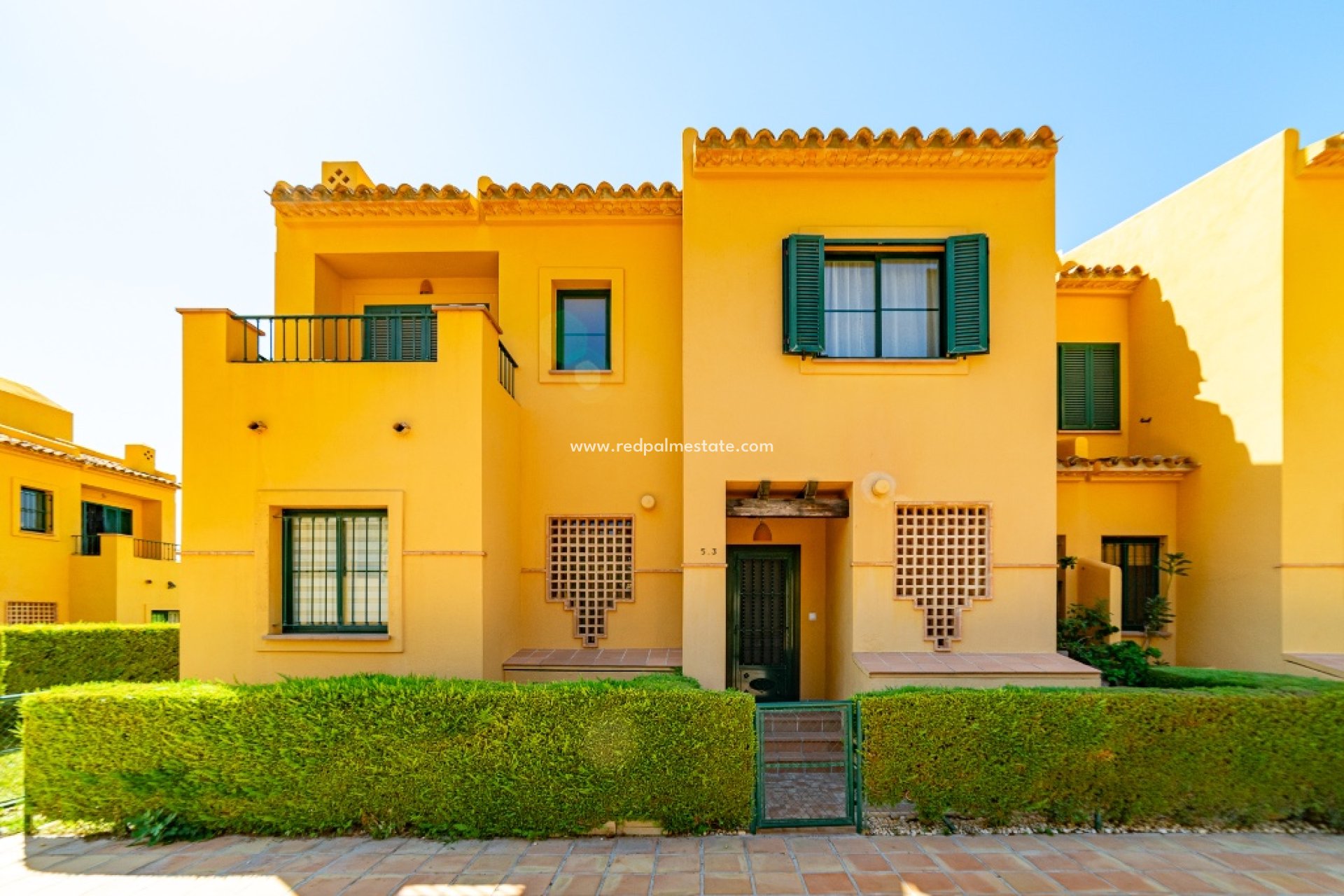 Återförsäljning - Radhus -
Finestrat