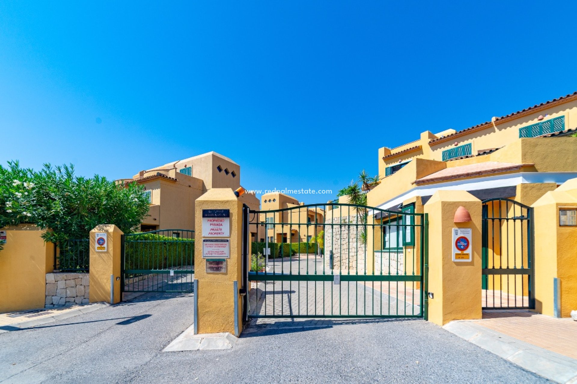 Återförsäljning - Radhus -
Finestrat