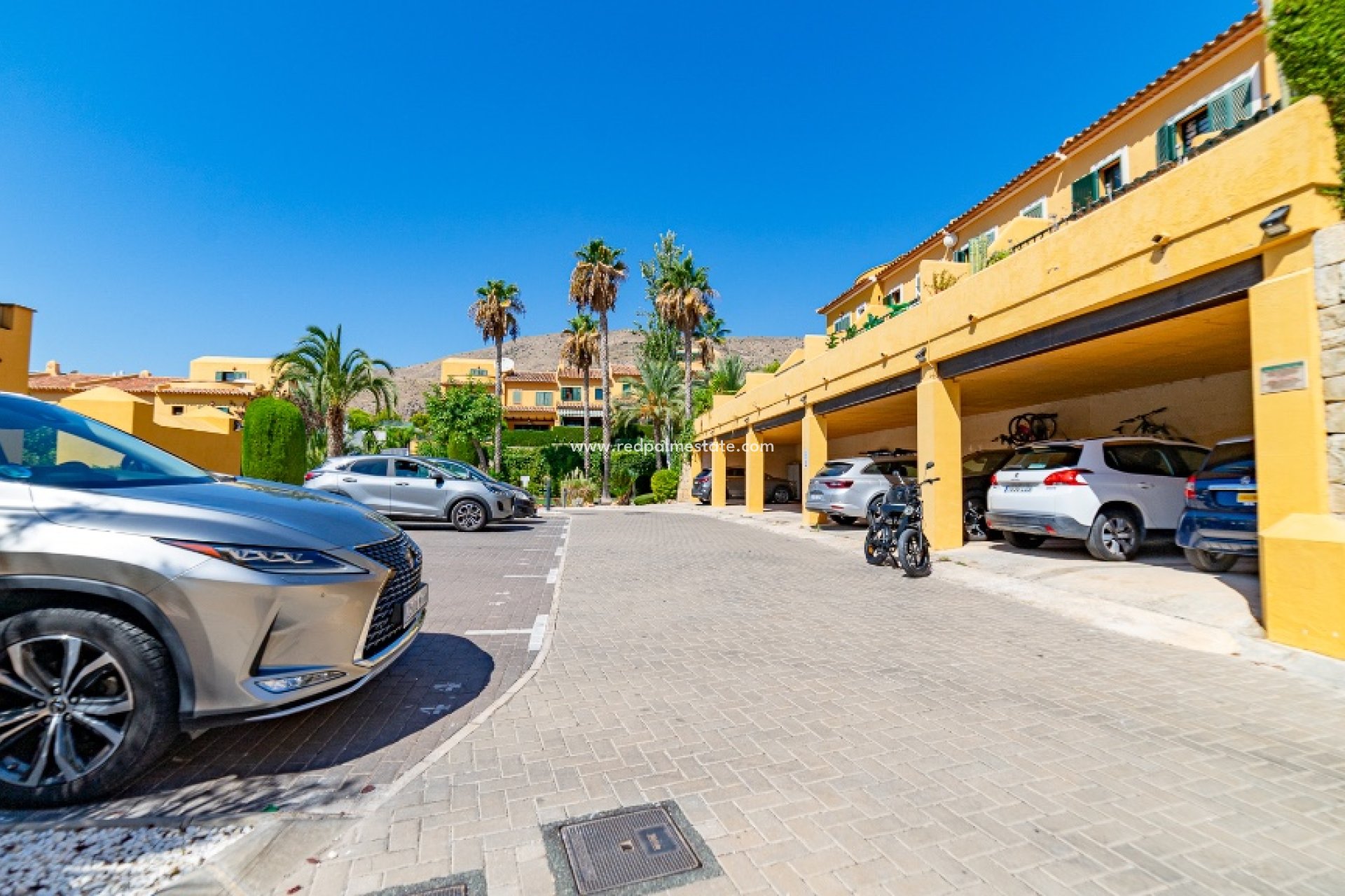 Återförsäljning - Radhus -
Finestrat