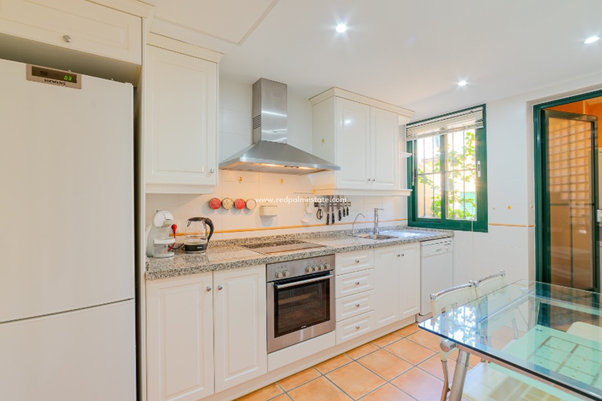 Återförsäljning - Radhus -
Finestrat