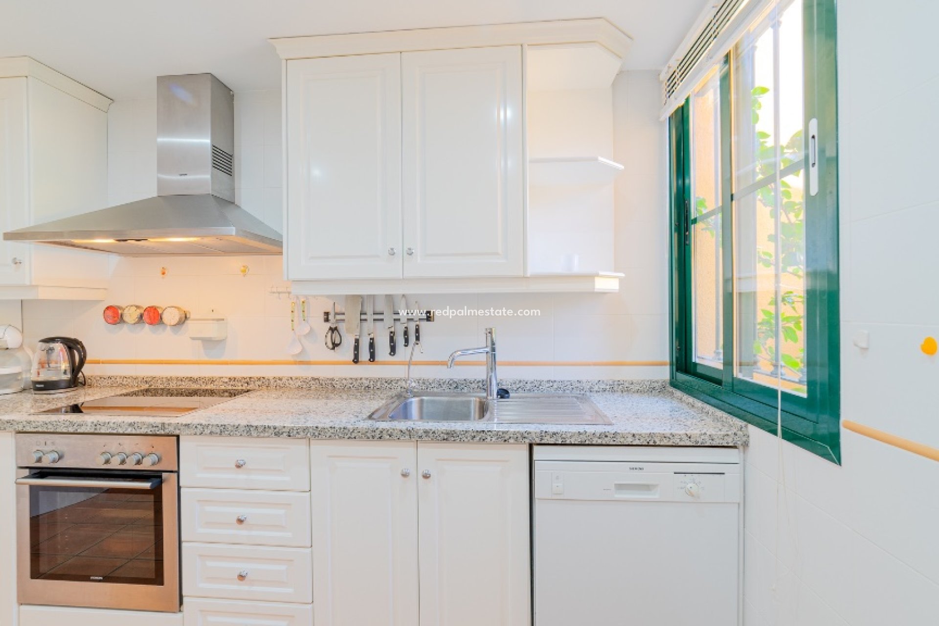 Återförsäljning - Radhus -
Finestrat