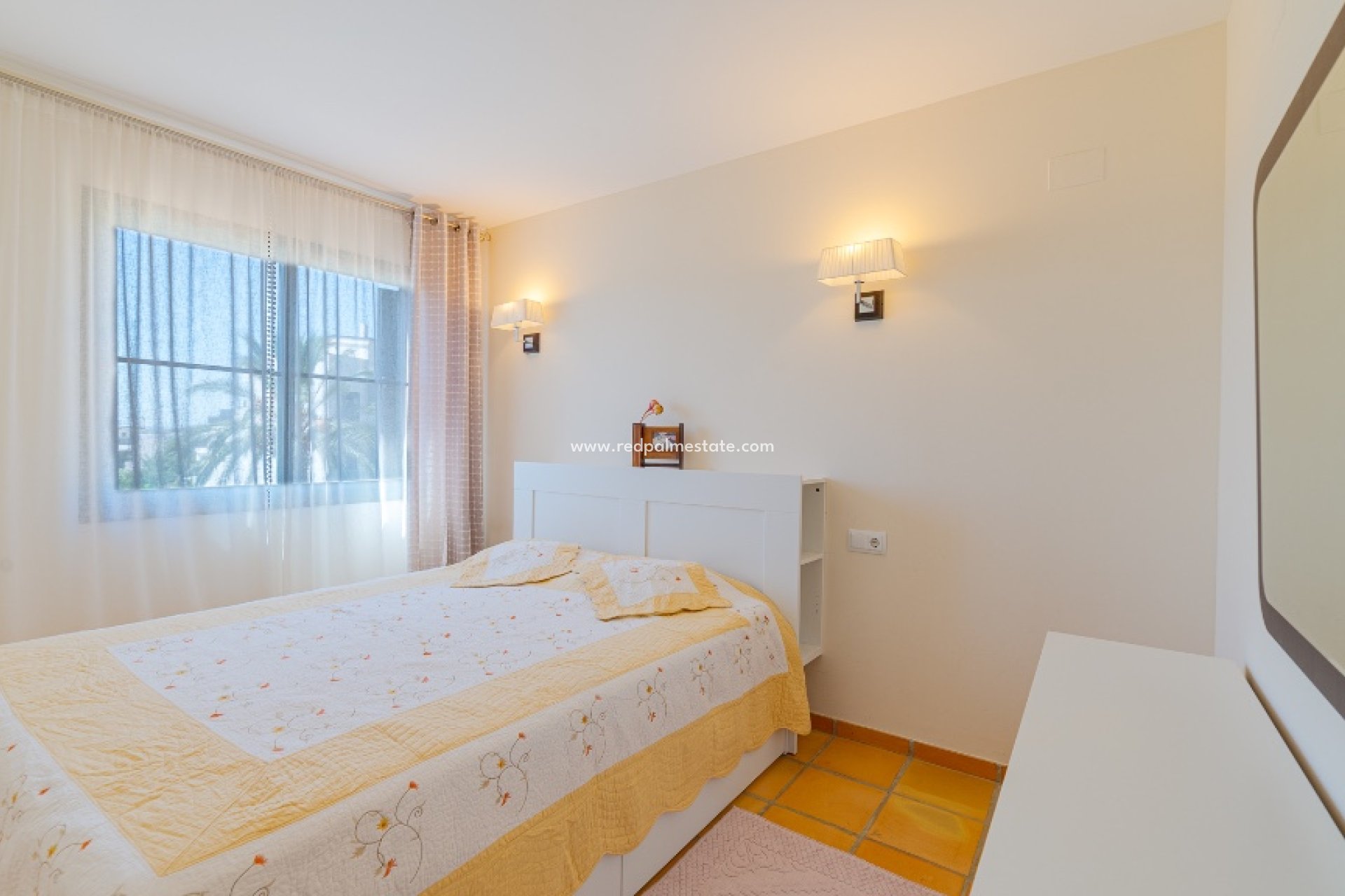 Återförsäljning - Radhus -
Finestrat