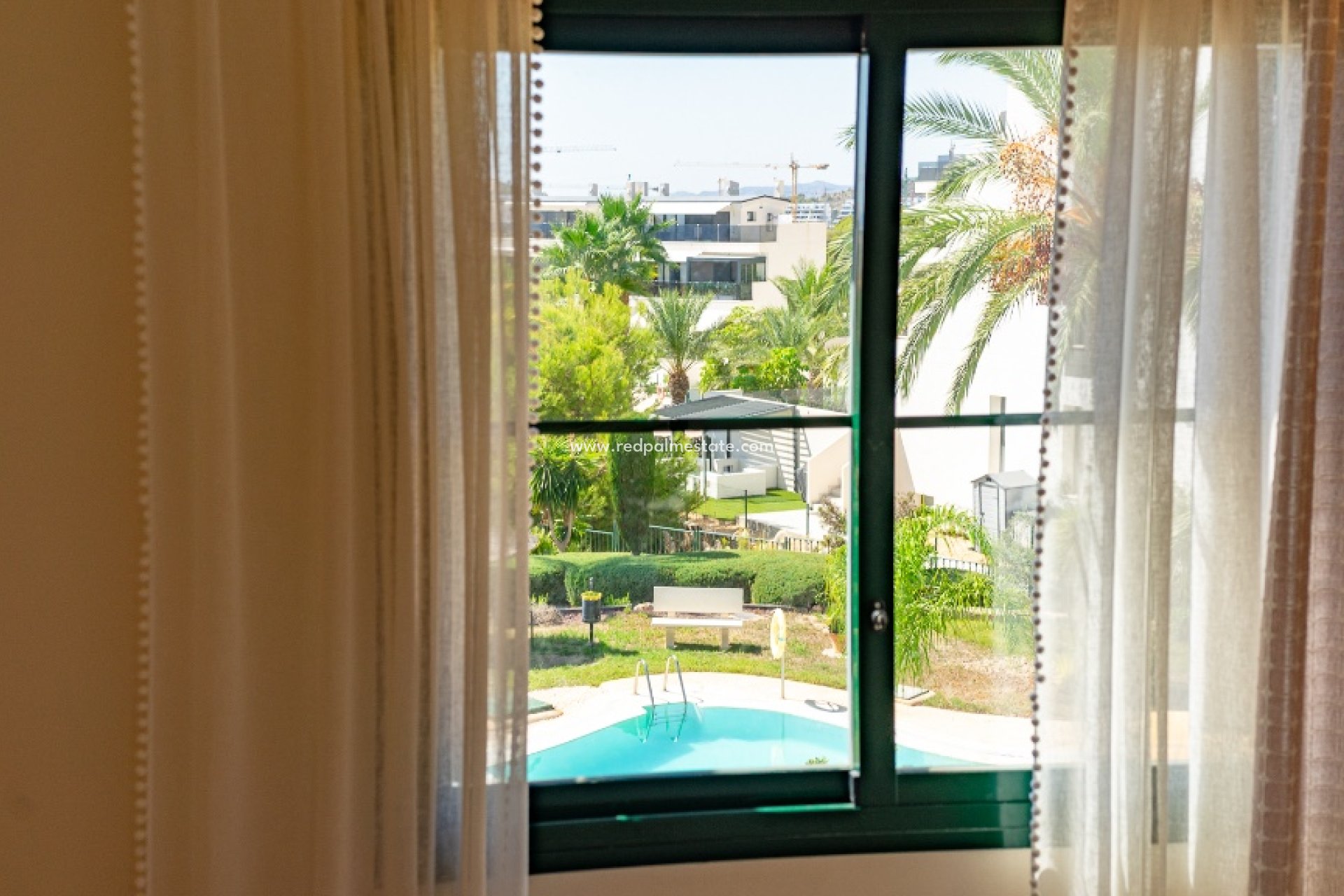 Återförsäljning - Radhus -
Finestrat