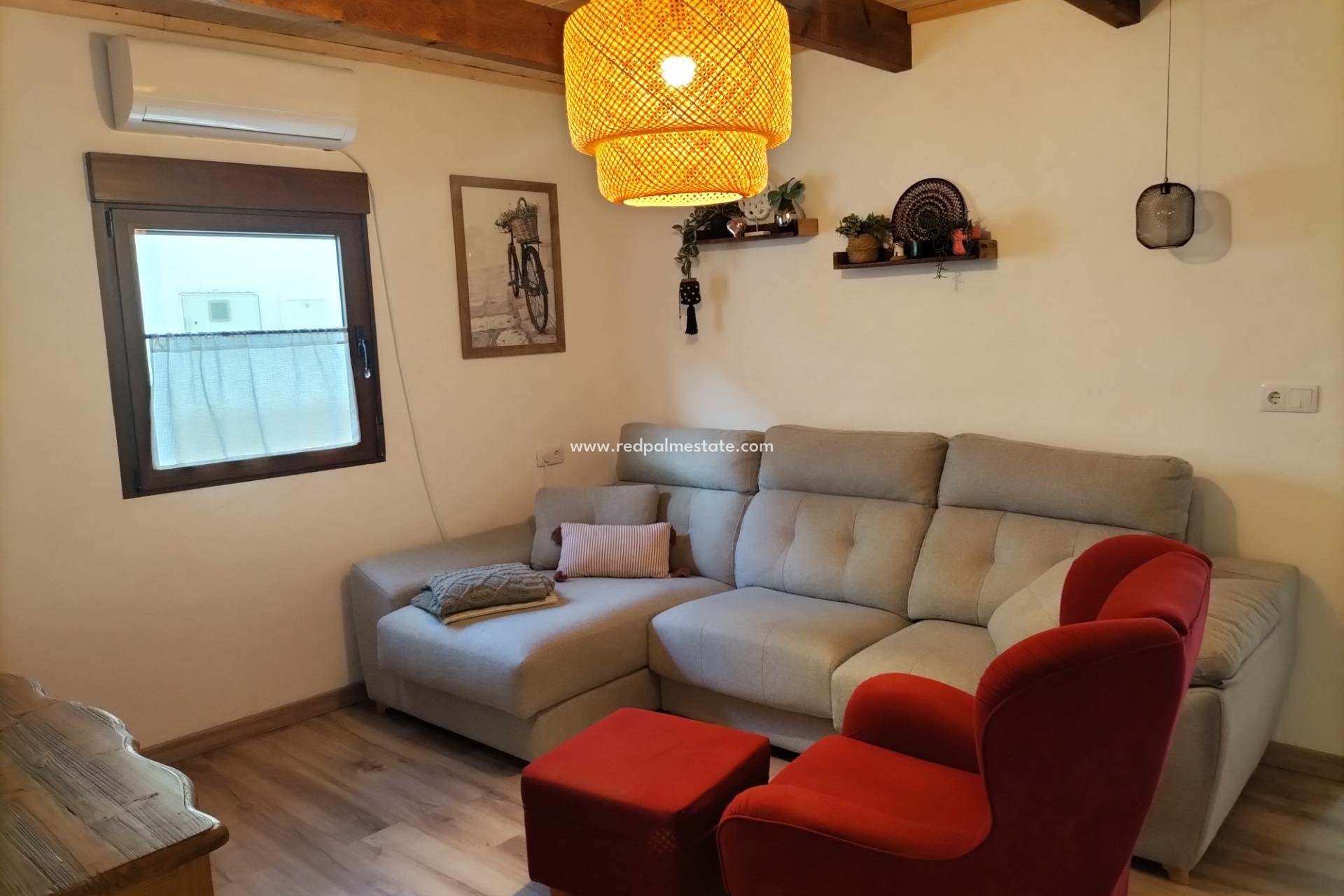 Återförsäljning - Radhus -
Formentera del Segura
