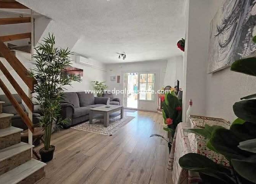 Återförsäljning - Radhus -
La Rosaleda - Inland