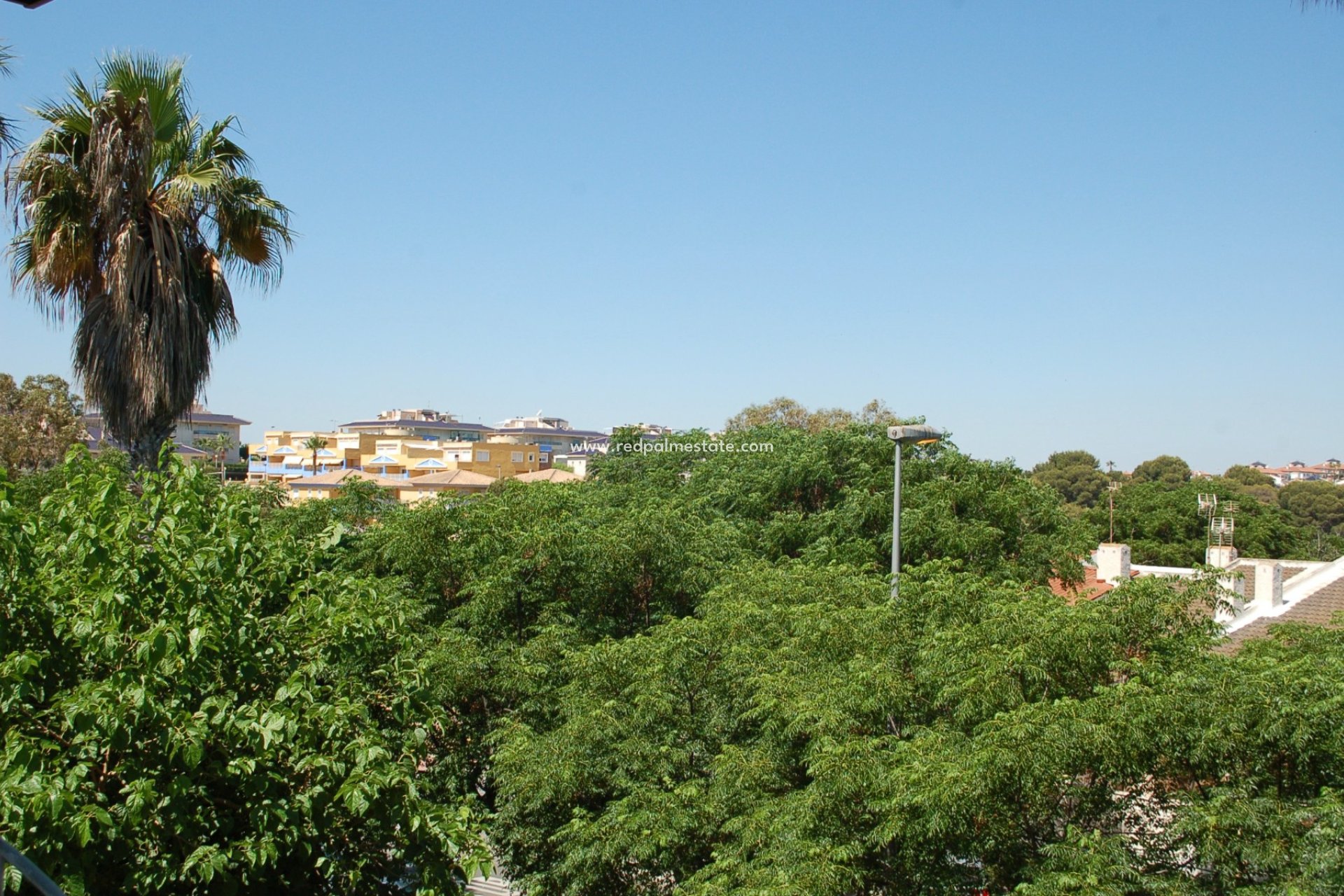 Återförsäljning - Radhus -
Mil Palmeras - Costa Blanca