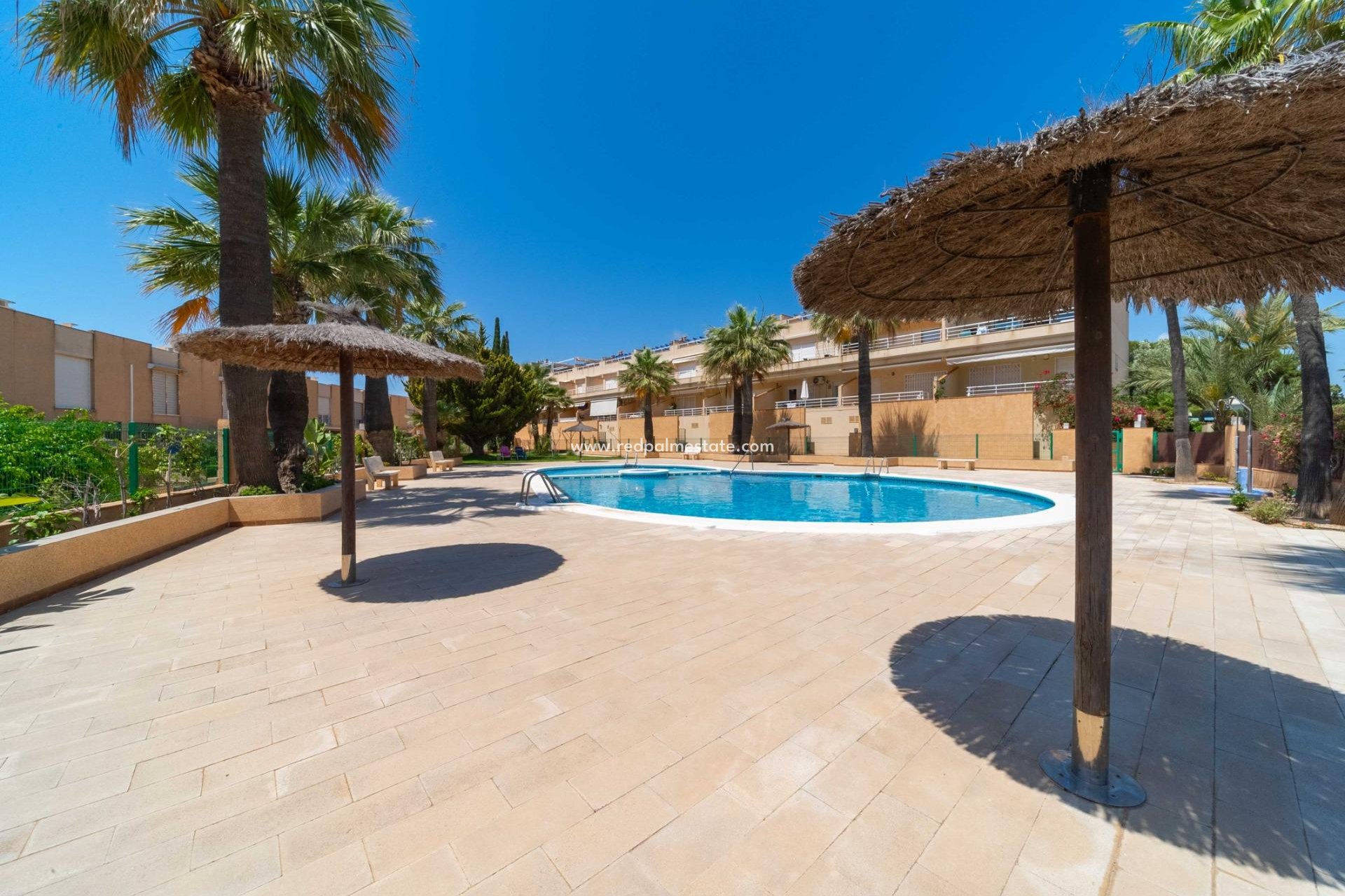 Återförsäljning - Radhus -
Orihuela Costa - Campoamor