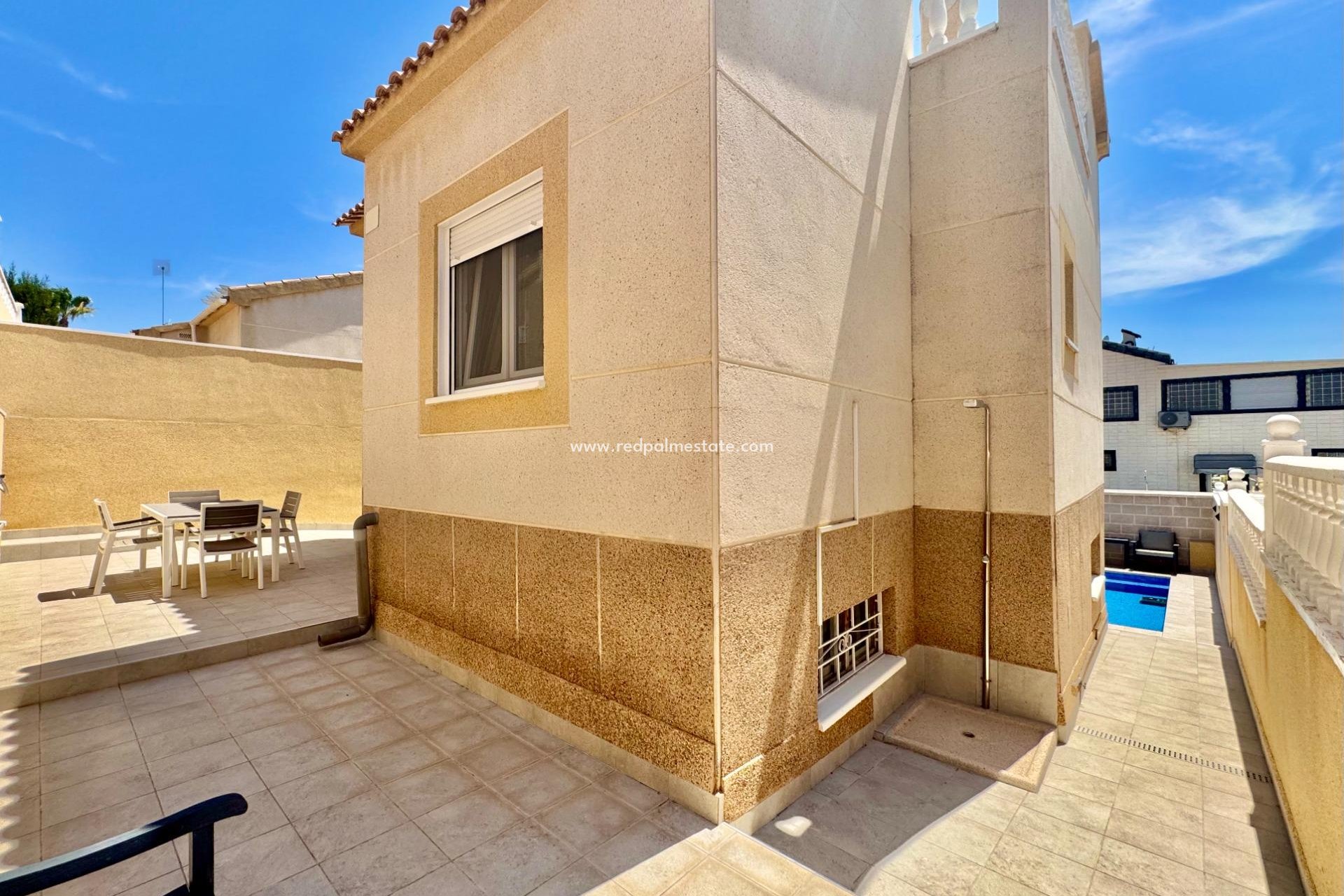 Återförsäljning - Radhus -
Orihuela Costa - La Florida