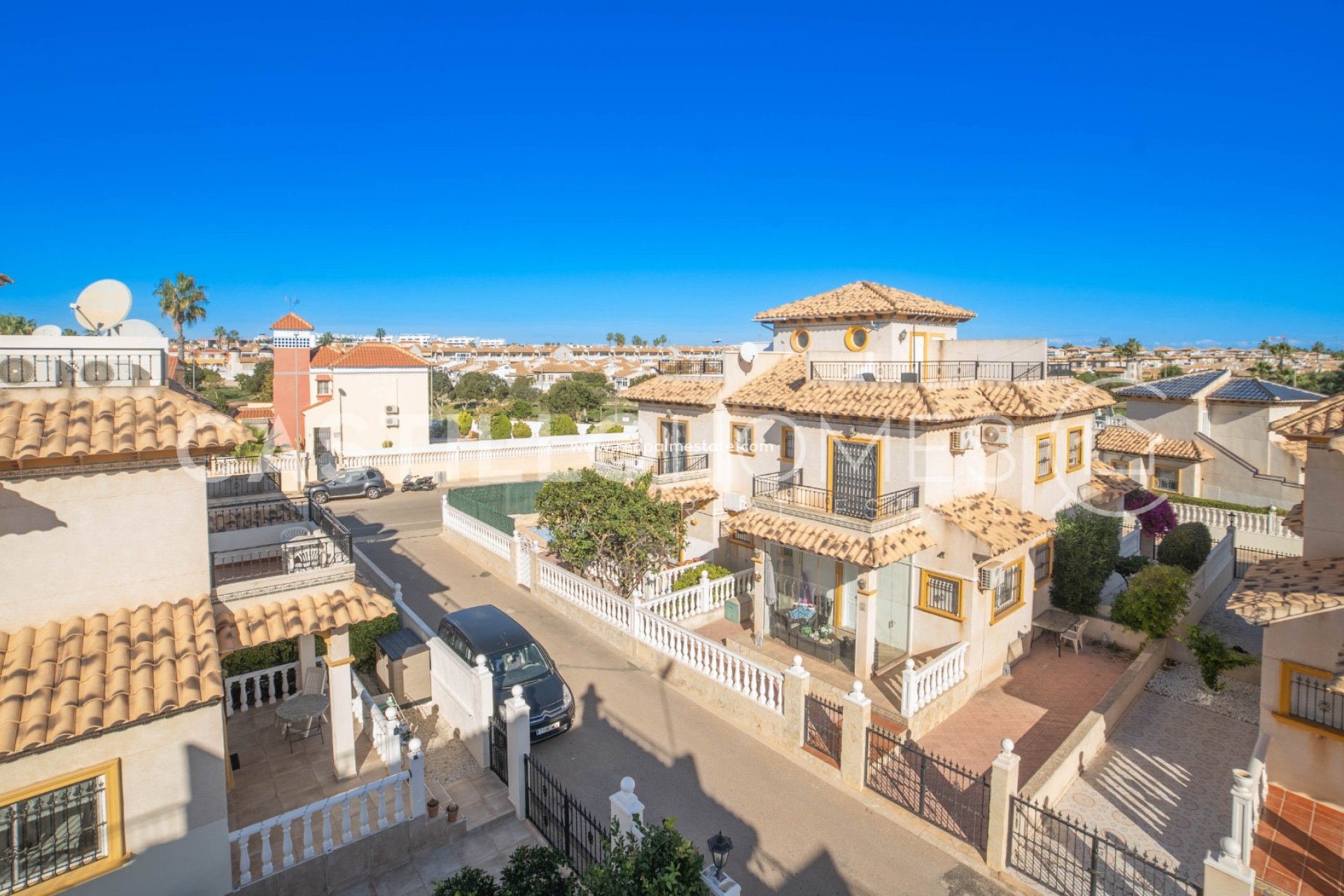 Återförsäljning - Radhus -
Orihuela Costa - La Regia