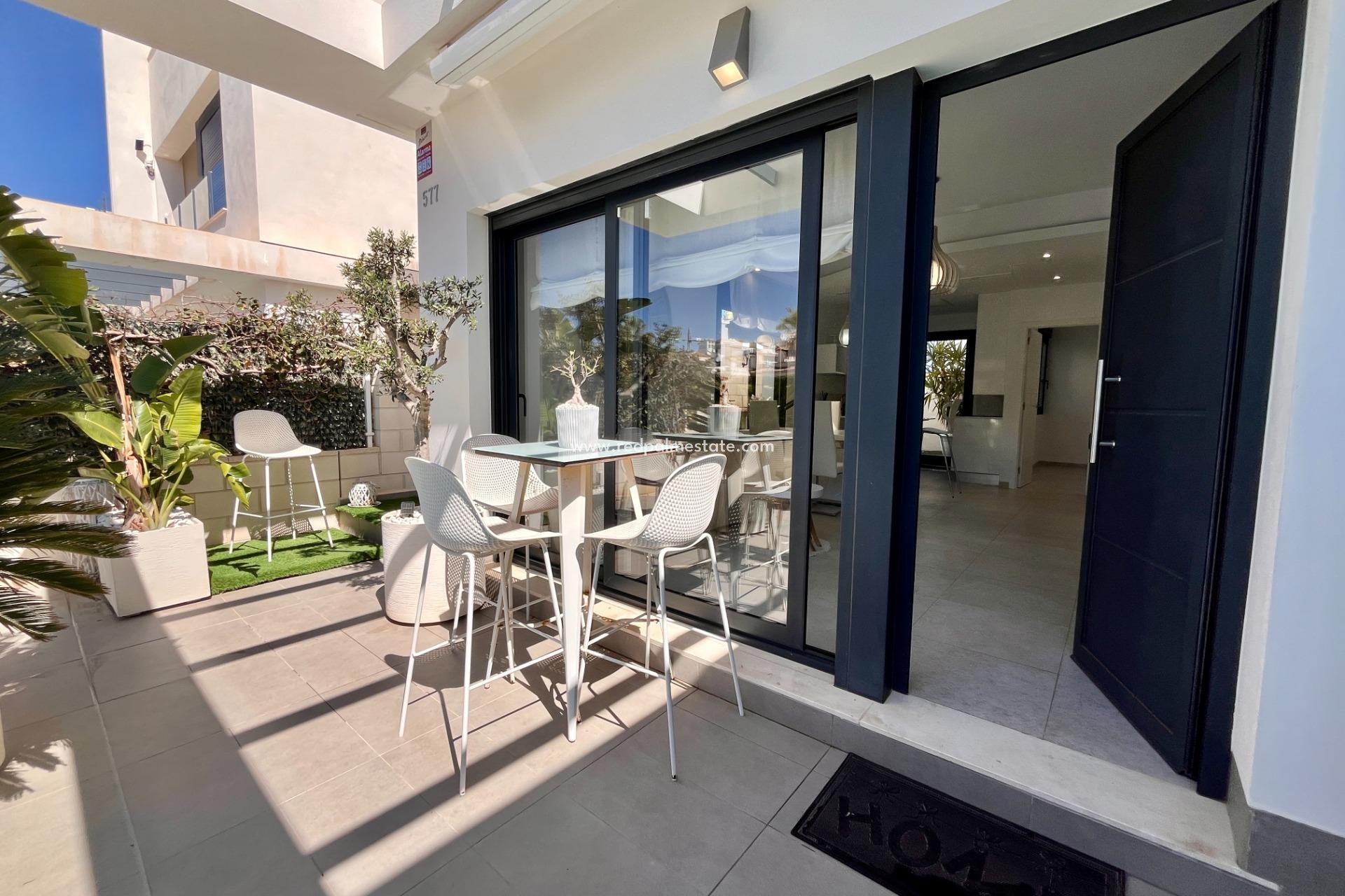 Återförsäljning - Radhus -
Orihuela Costa - Villamartín