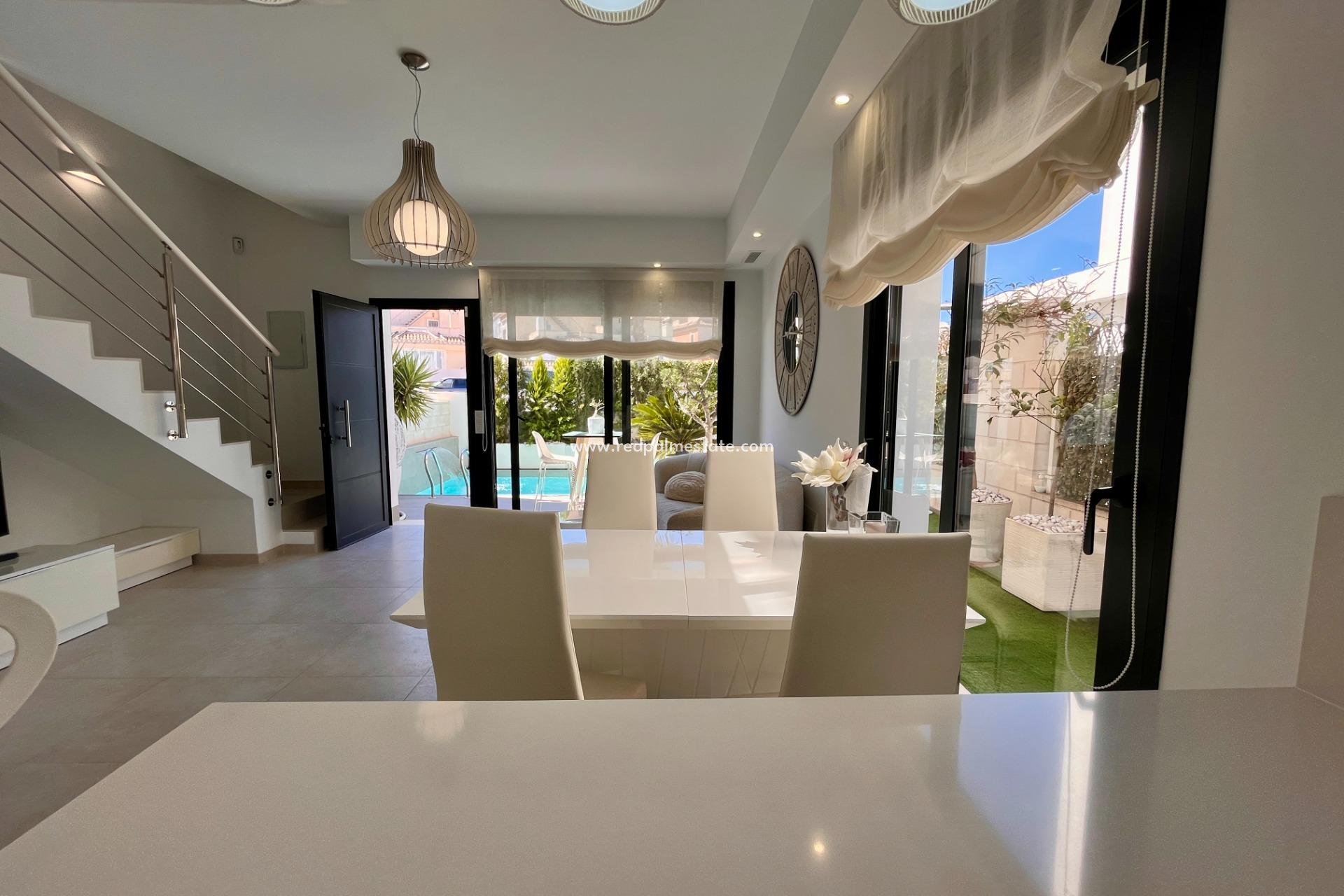 Återförsäljning - Radhus -
Orihuela Costa - Villamartín