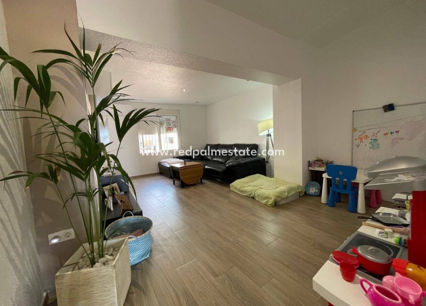 Återförsäljning - Radhus -
Pilar de la Horadada - Zona Pueblo