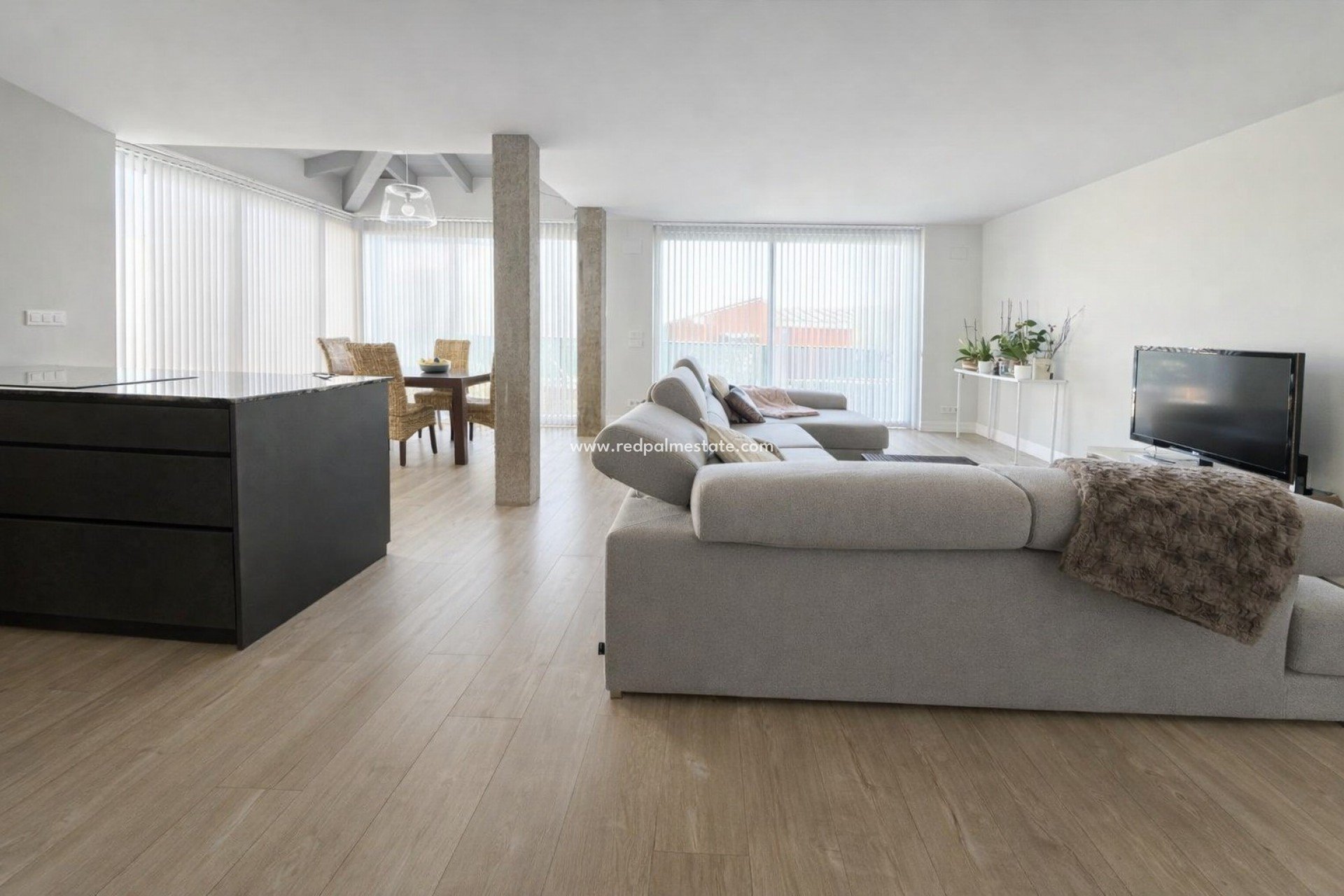 Återförsäljning - Radhus -
Polop