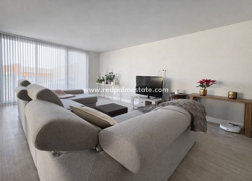 Återförsäljning - Radhus -
Polop