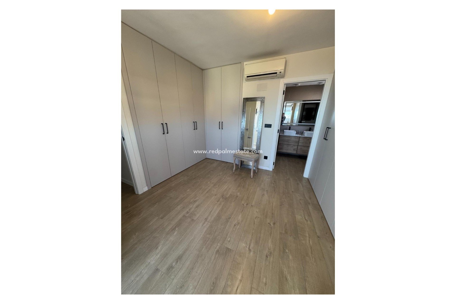 Återförsäljning - Radhus -
Polop