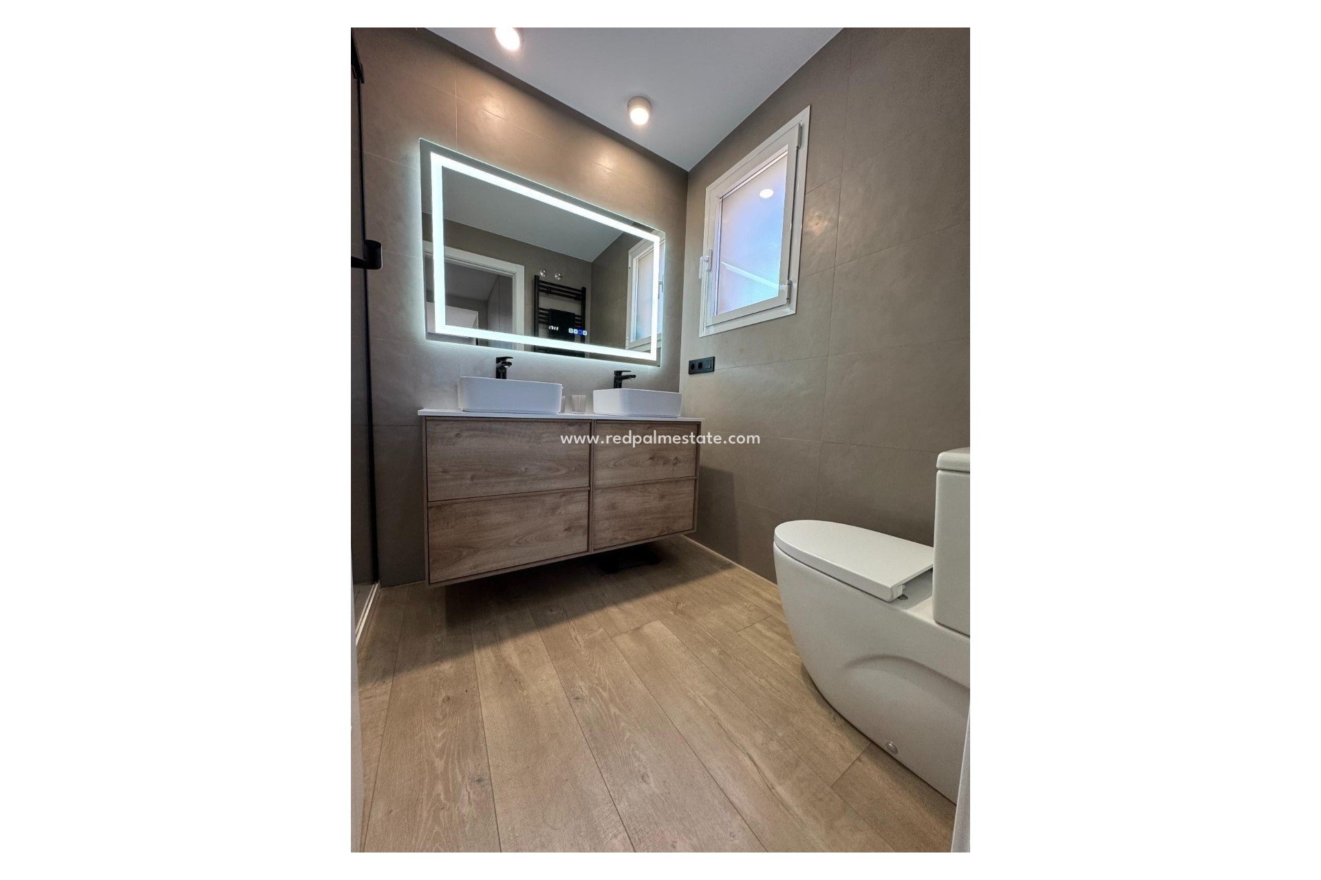 Återförsäljning - Radhus -
Polop