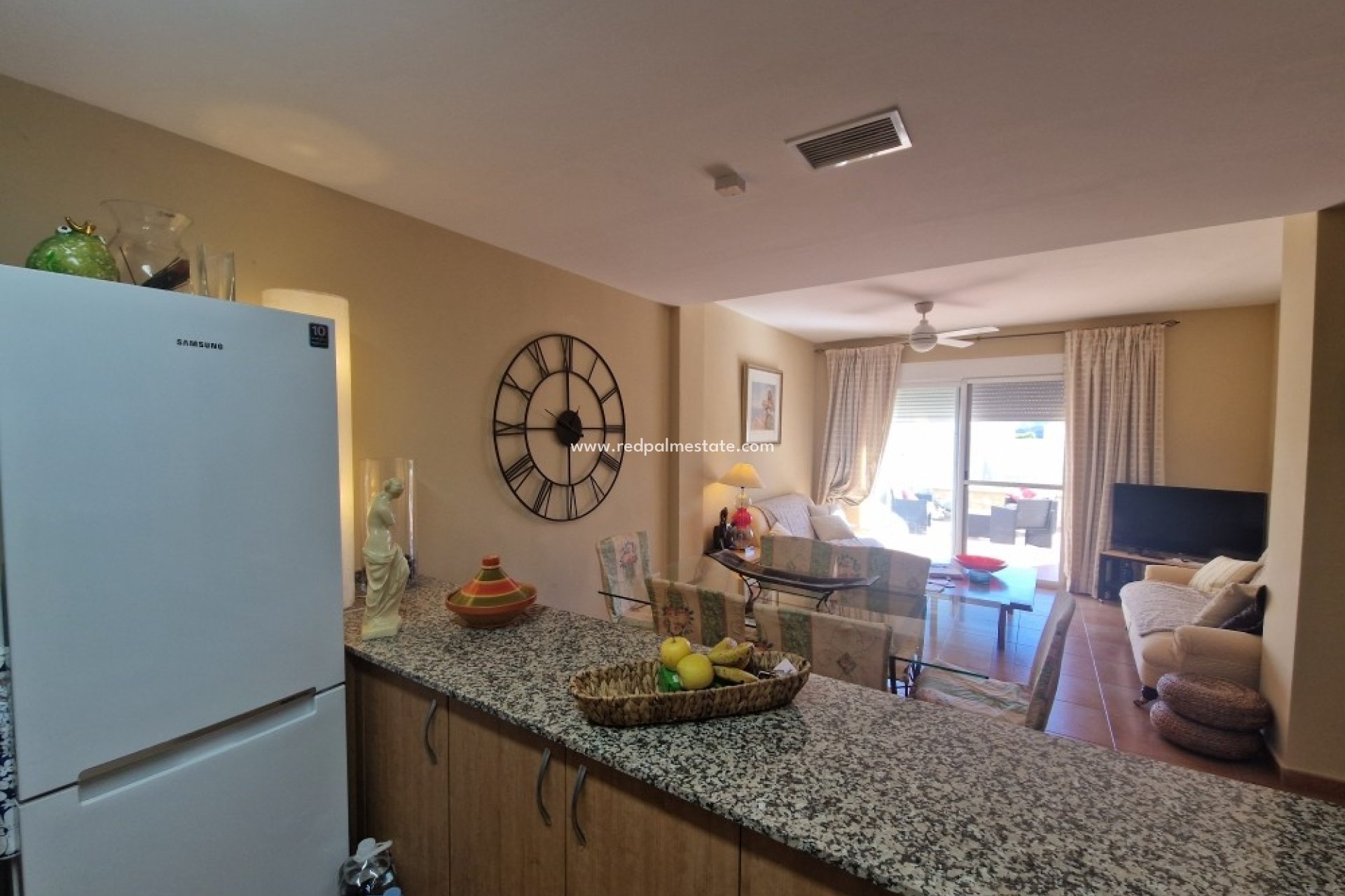 Återförsäljning - Radhus -
Relleu - Inland