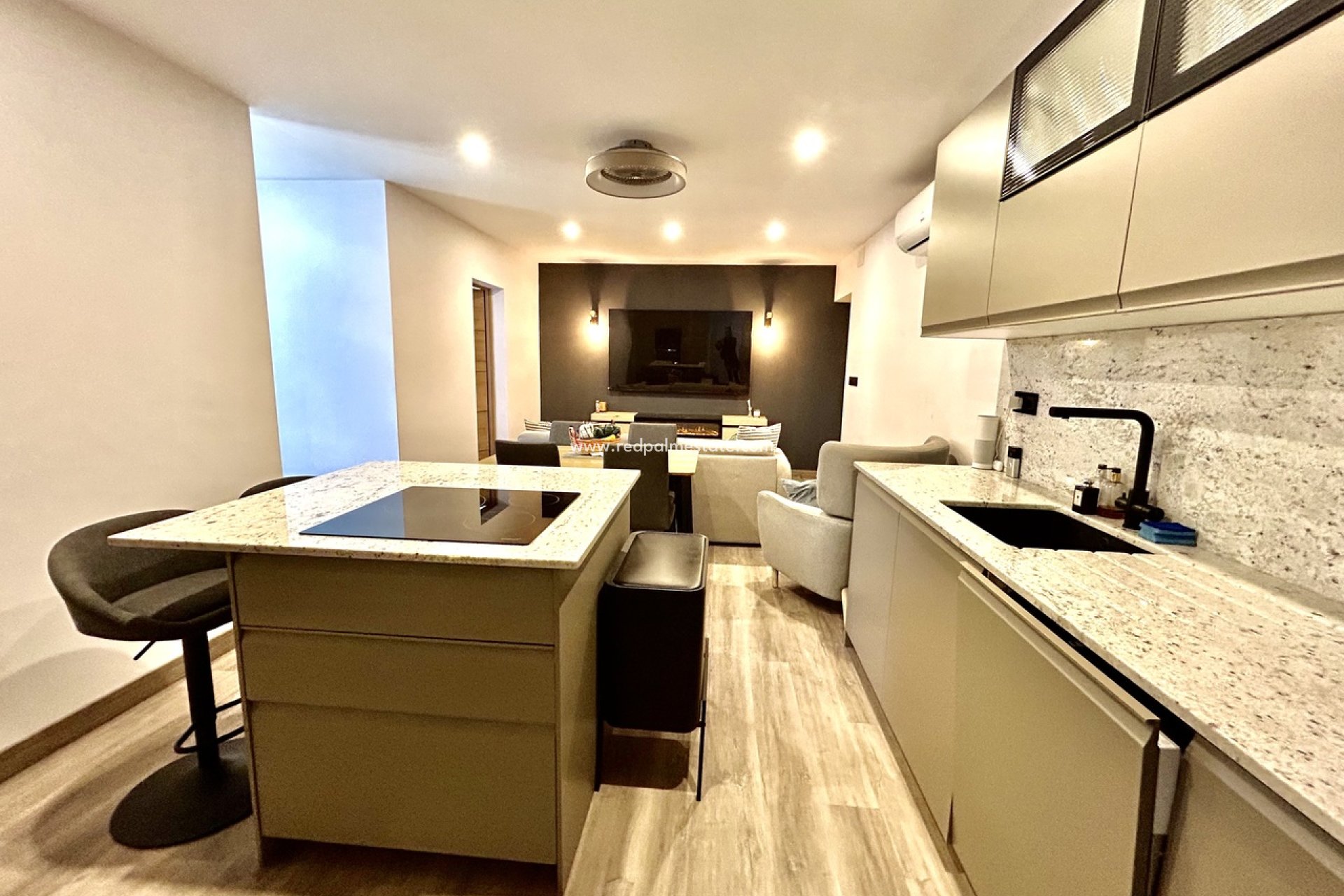 Återförsäljning - Radhus -
San Miguel de Salinas - Inland