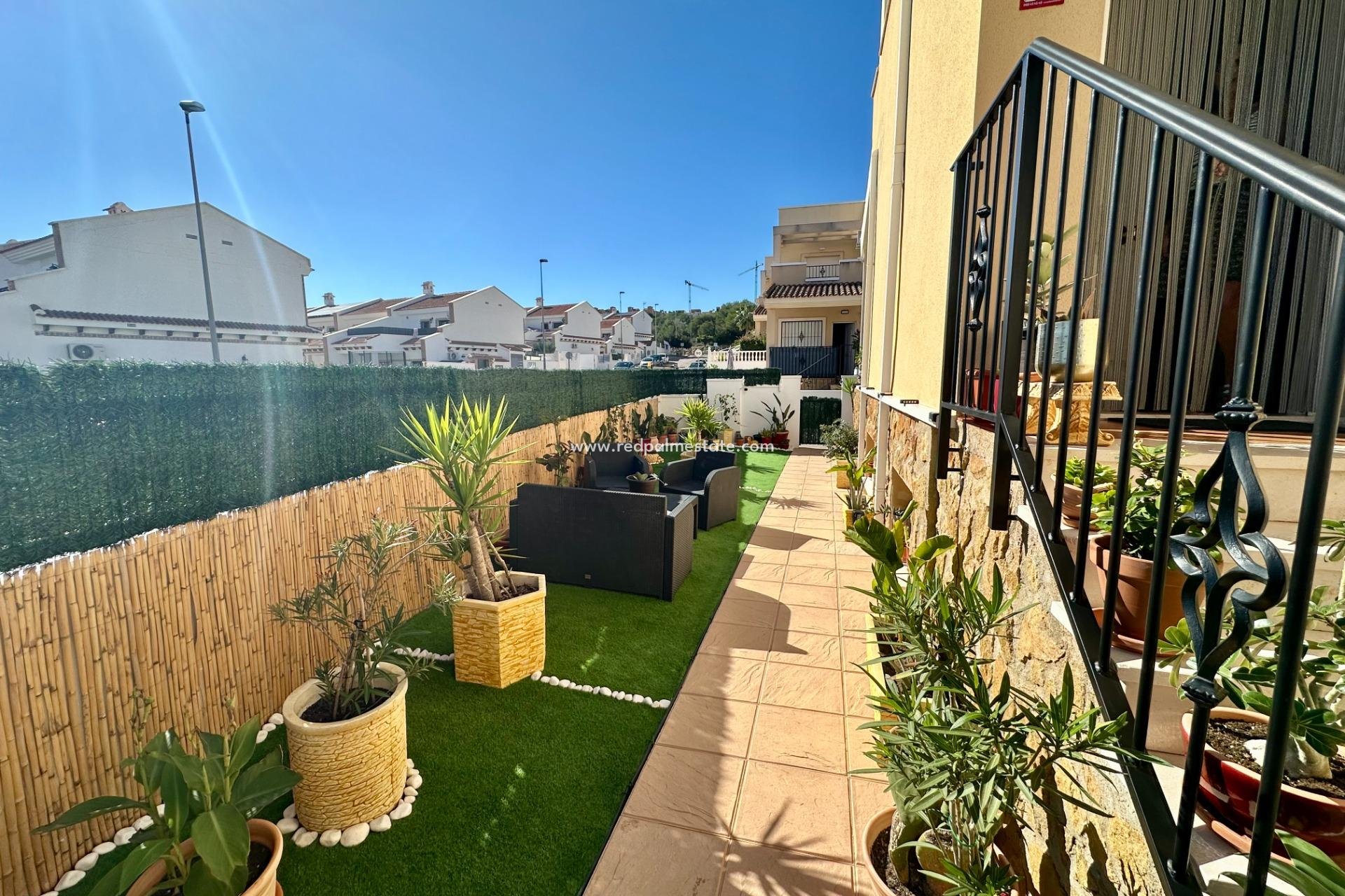 Återförsäljning - Radhus -
San Miguel de Salinas - Residencial Los Flamencos