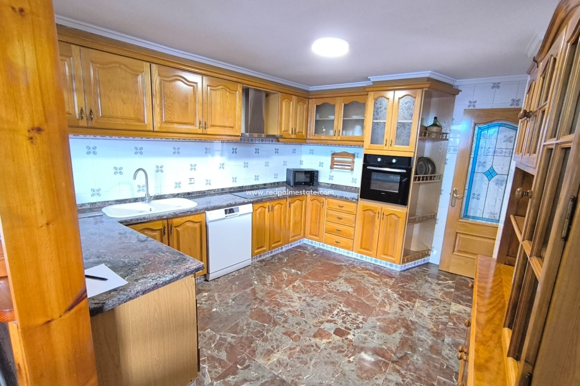 Återförsäljning - Radhus -
Sax - Inland