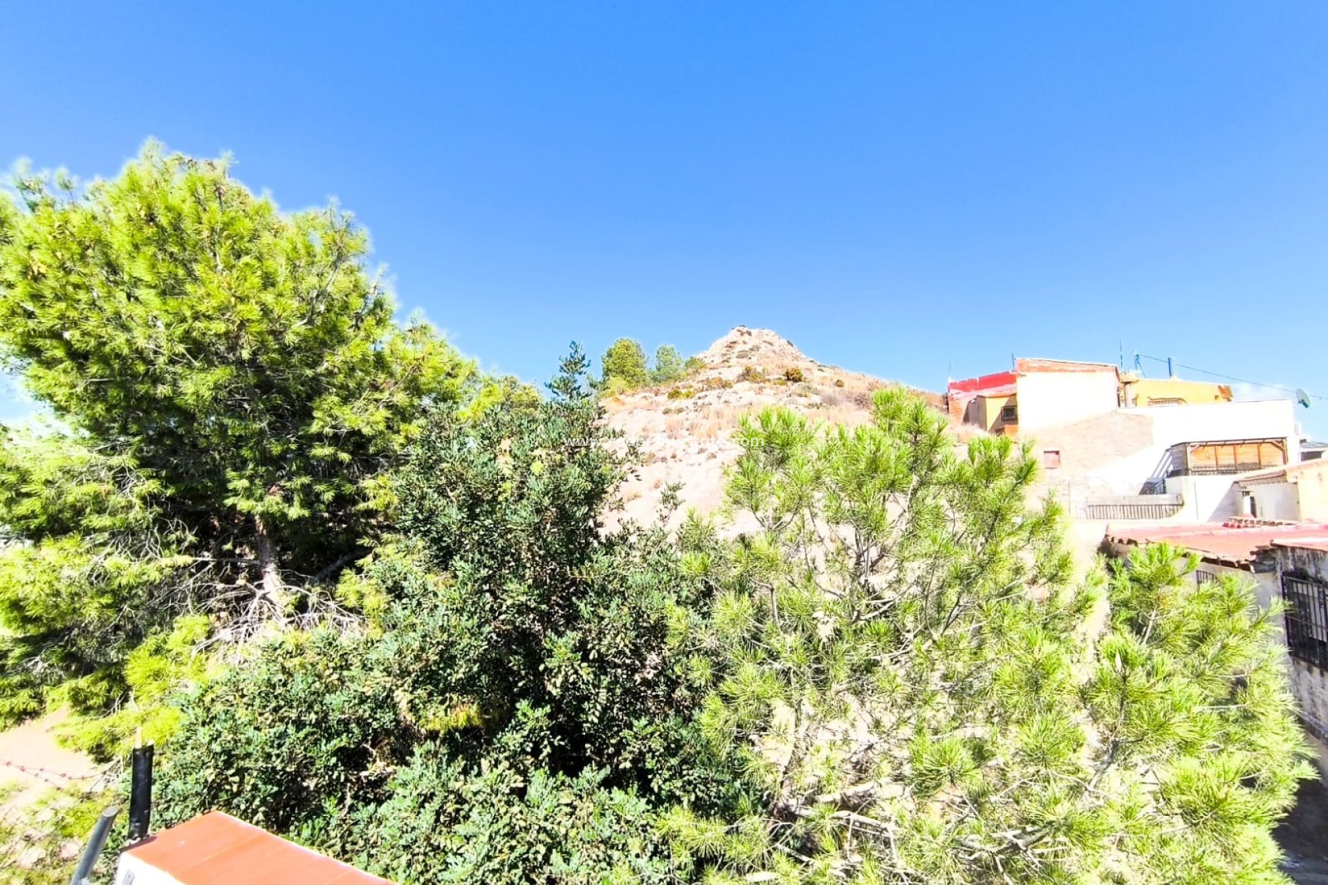 Återförsäljning - Radhus -
Sax - Inland